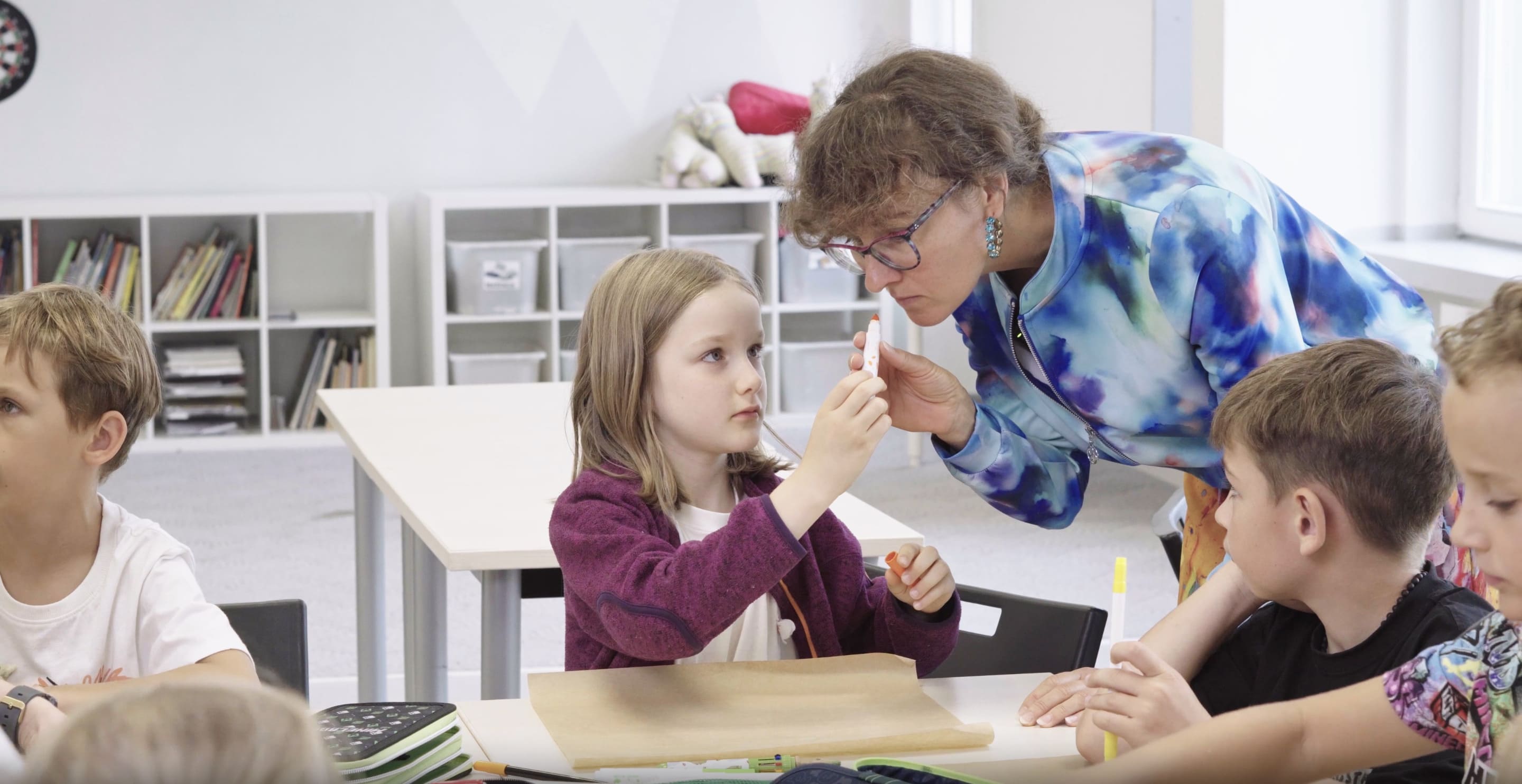 Students participate in an experiential English after-school club – an EXOCLASS success story showing how playful learning helps children speak English with confidence.