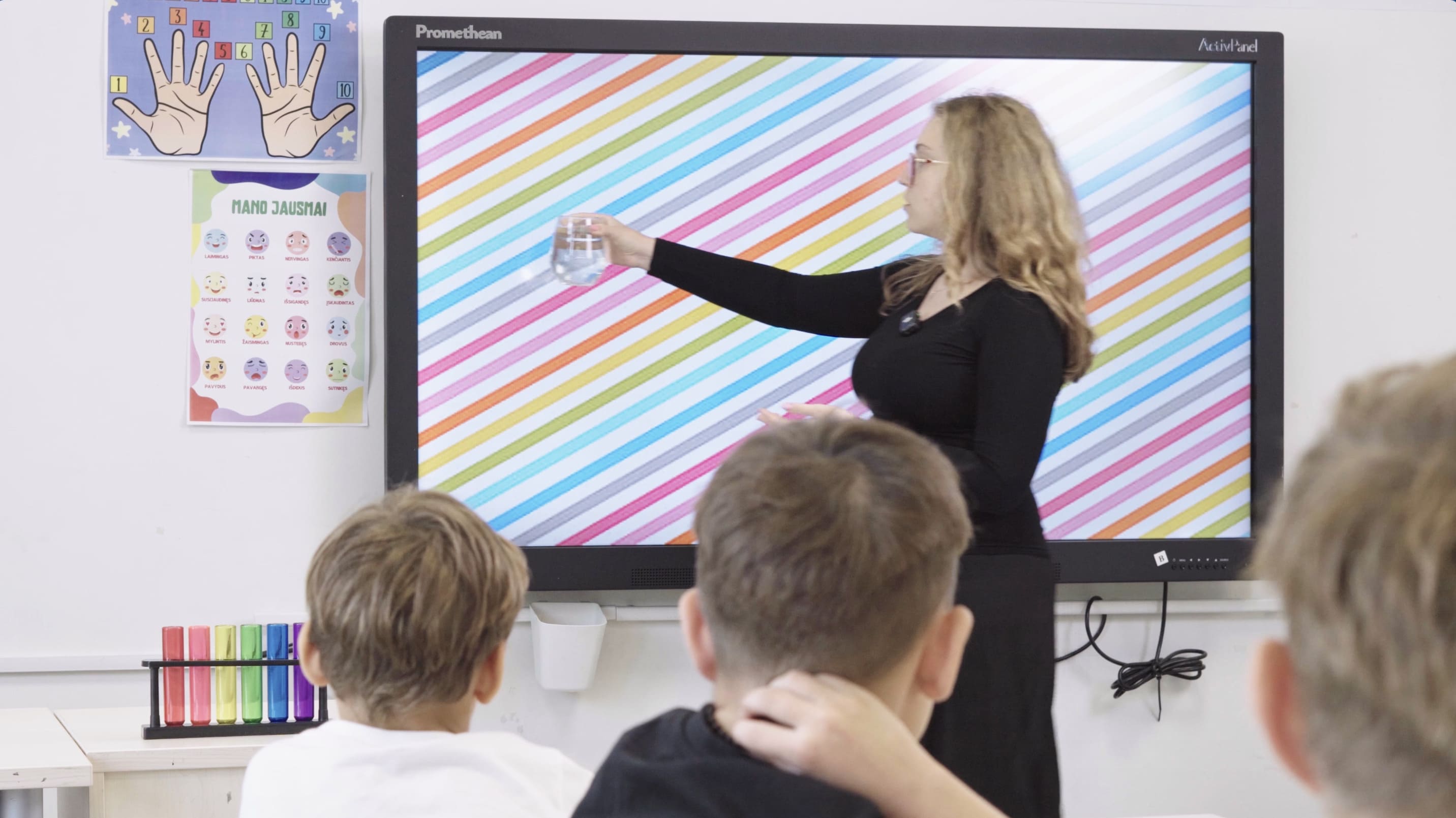 Children learn English through creative, hands-on activities – an EXOCLASS success story showing how the after-school club builds confidence and smooth student progress.